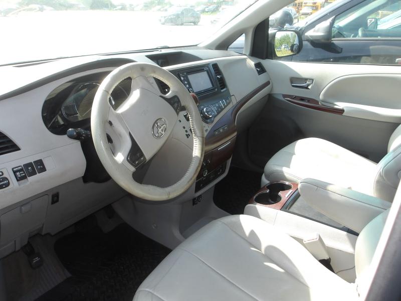 D44 - 2012 Toyota Sienna
