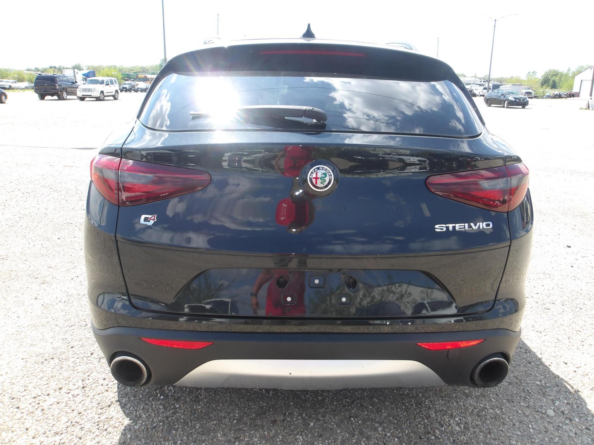 D4 - 2018 Alfa Romeo Stelvio Sport