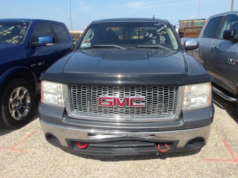 D36 - 2011 GMC Sierra SLE