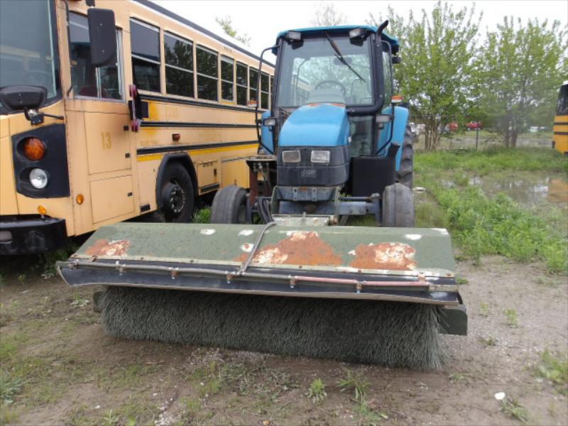 D48 - New Holland TL90 with broom attatchment.
