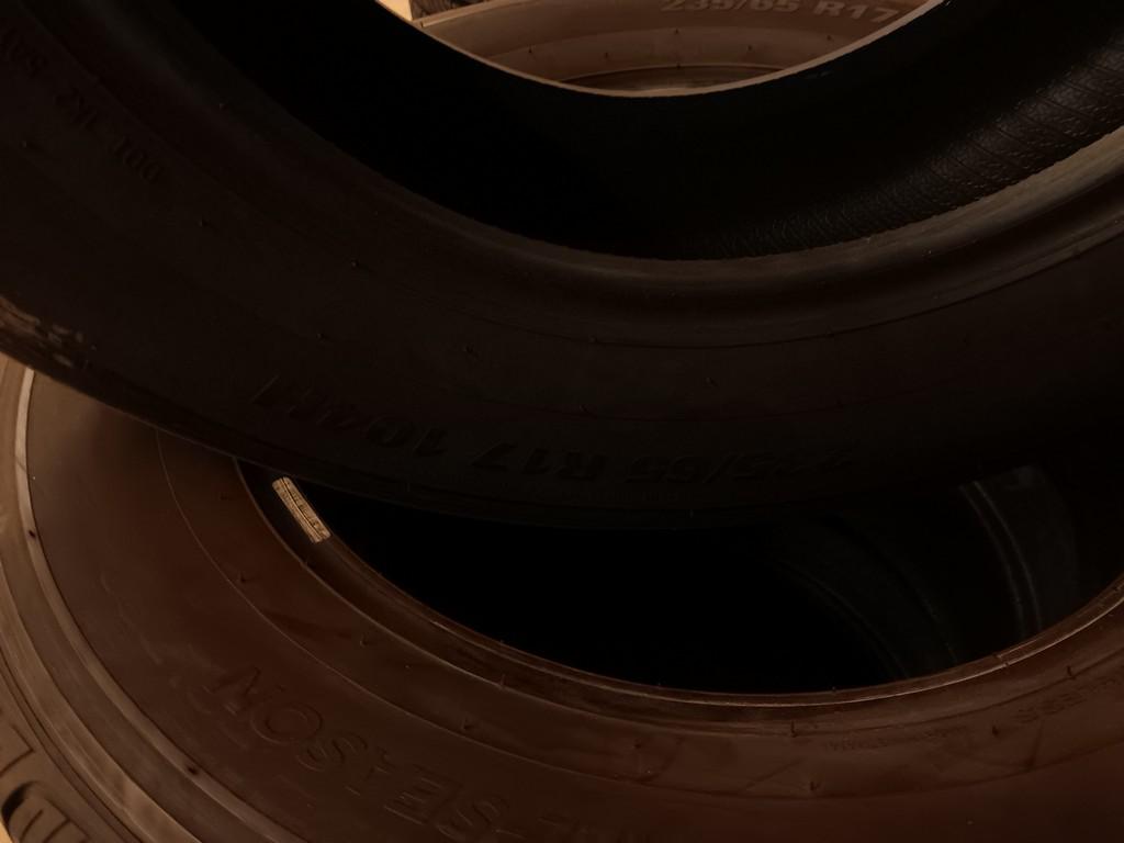 235/65R17 Suredrive All Season Tires Set of 4