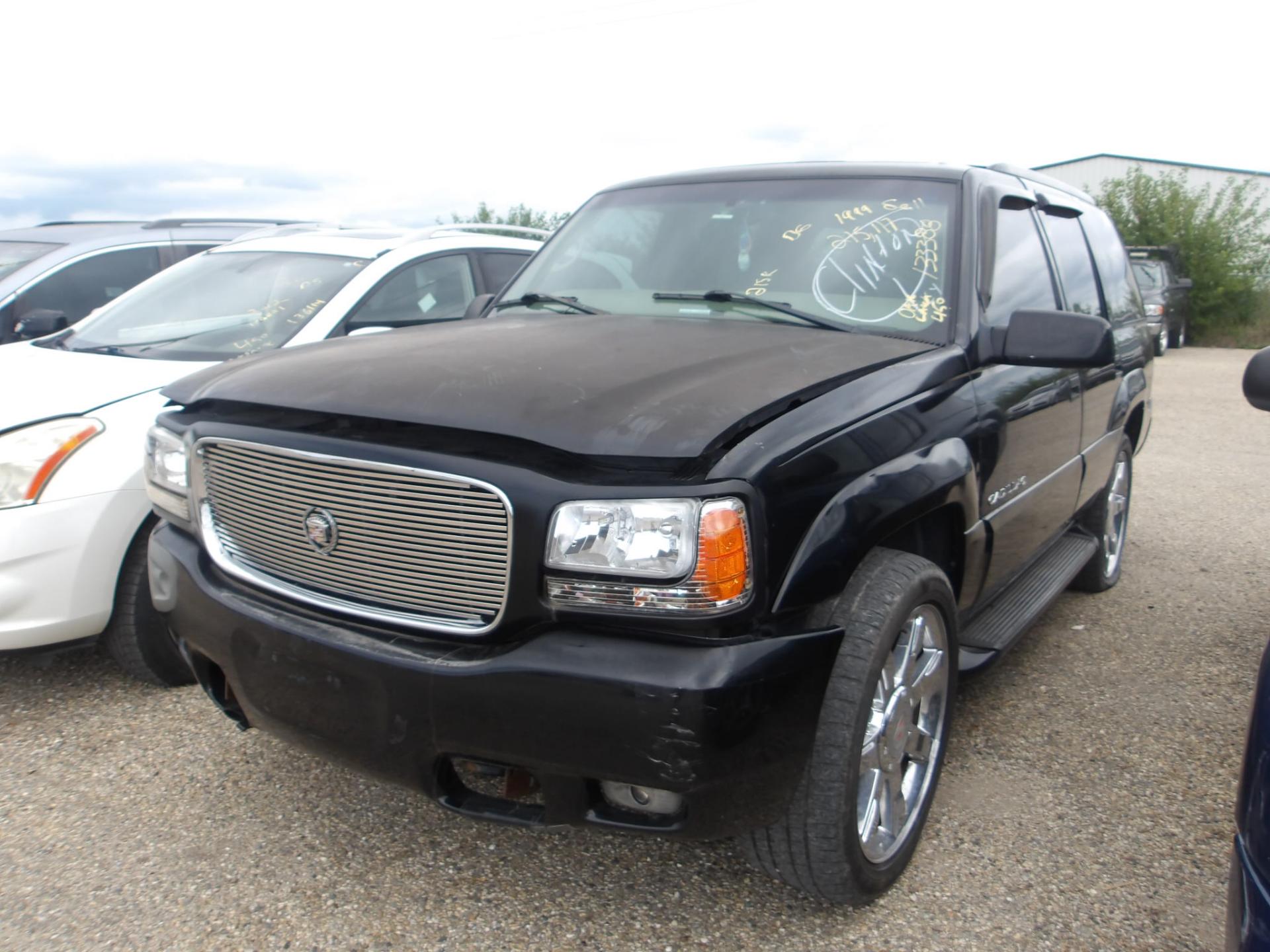 D6-1999CADILLAC ESCALADE 1500
