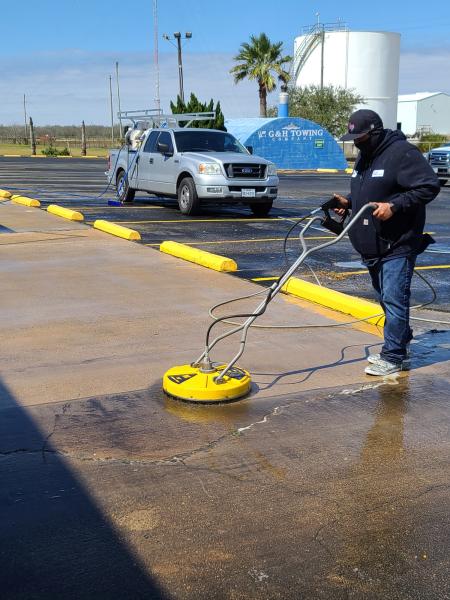 COMMERCIAL PRESSURE WASHING