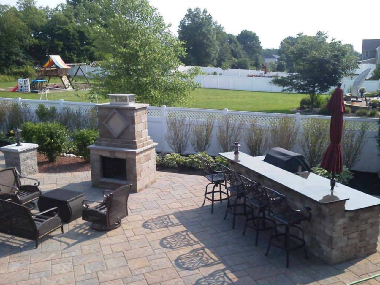OUTDOOR LIVING