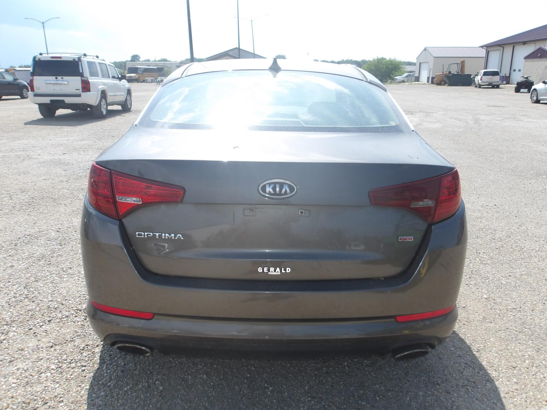 D11 - 2011 Kia Optima LX