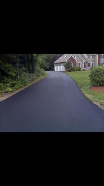 ASPHALT DRIVEWAY AND PARKING LOT SEALCOATING