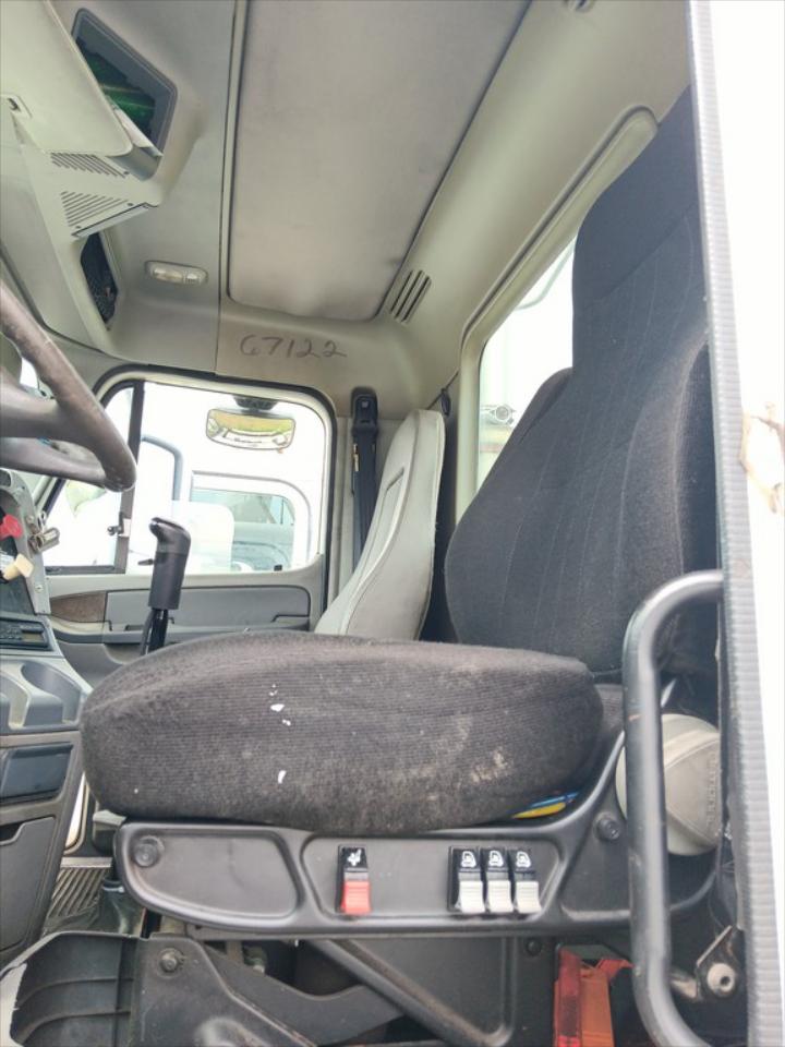 2005 Freightliner Columbia 120 - Lot # T1125