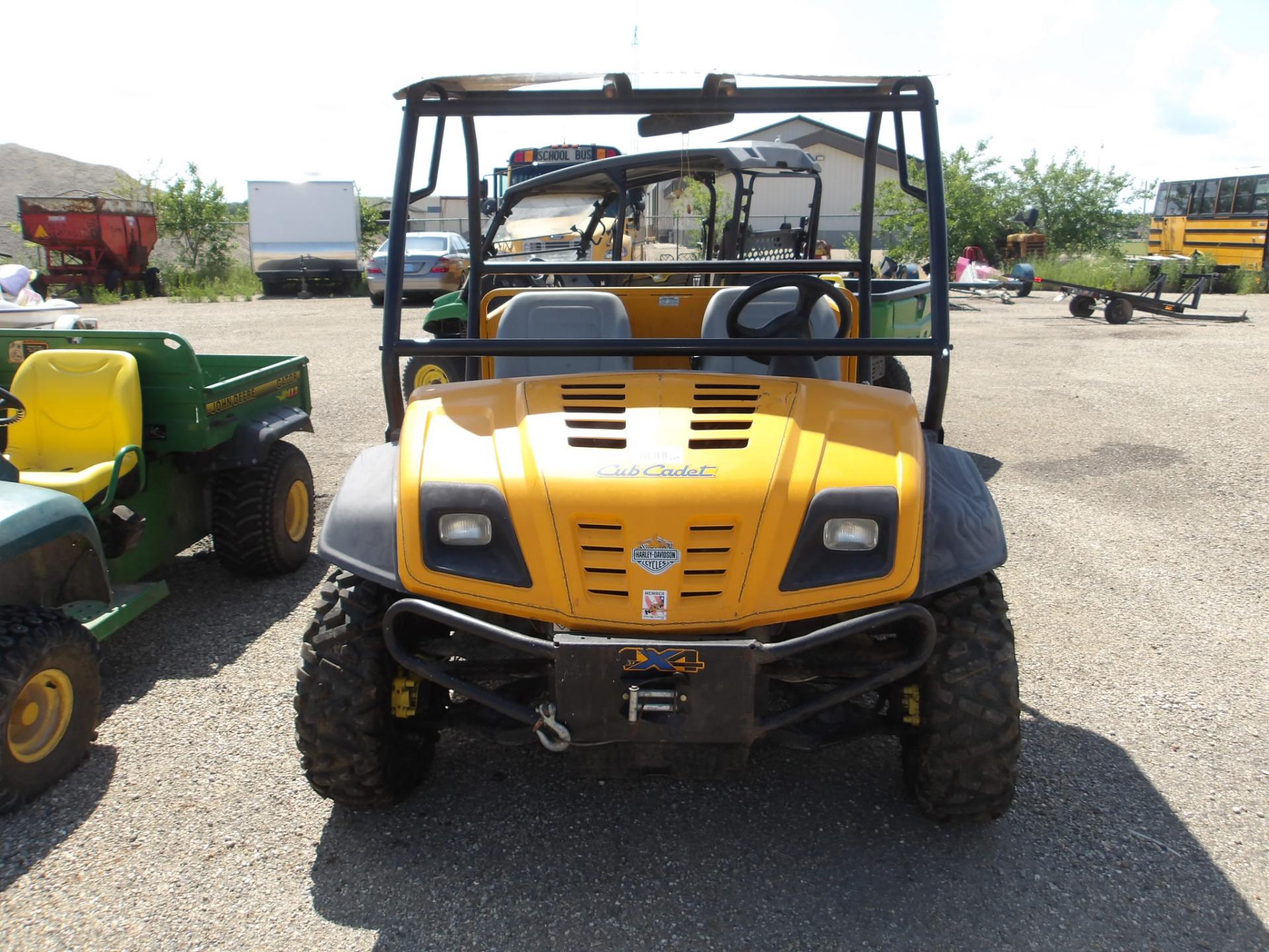 D77 - 2006 Cub Cadet 4X4 Trail