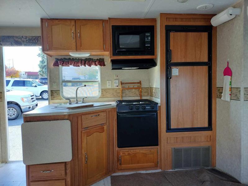 2007 PALOMINO BY FOREST RIVER Puma 32' Bumper Pull Camper