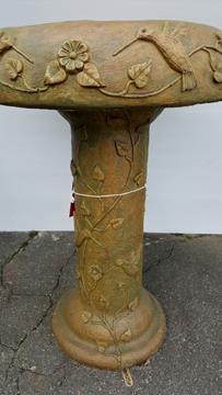 HUMMINGBIRDS DISTRESS PAINTED CONCRETE BIRD BATH
