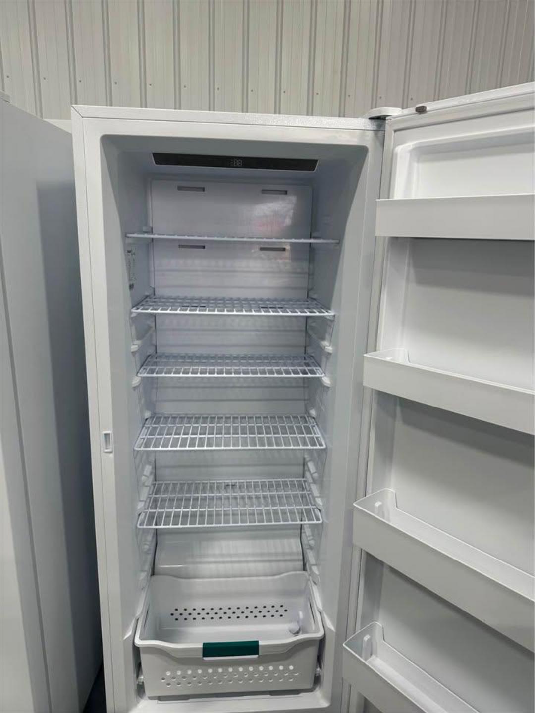 Hisense 13.6 cu. ft. Garage Ready Frost Free Convertible Upright Freezer