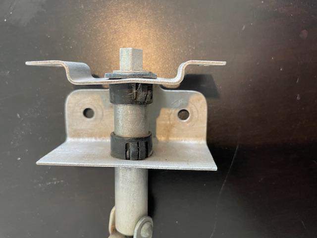 Cessna 172N Fuel Selector Valve Shaft & Bracket Assembly. Used.