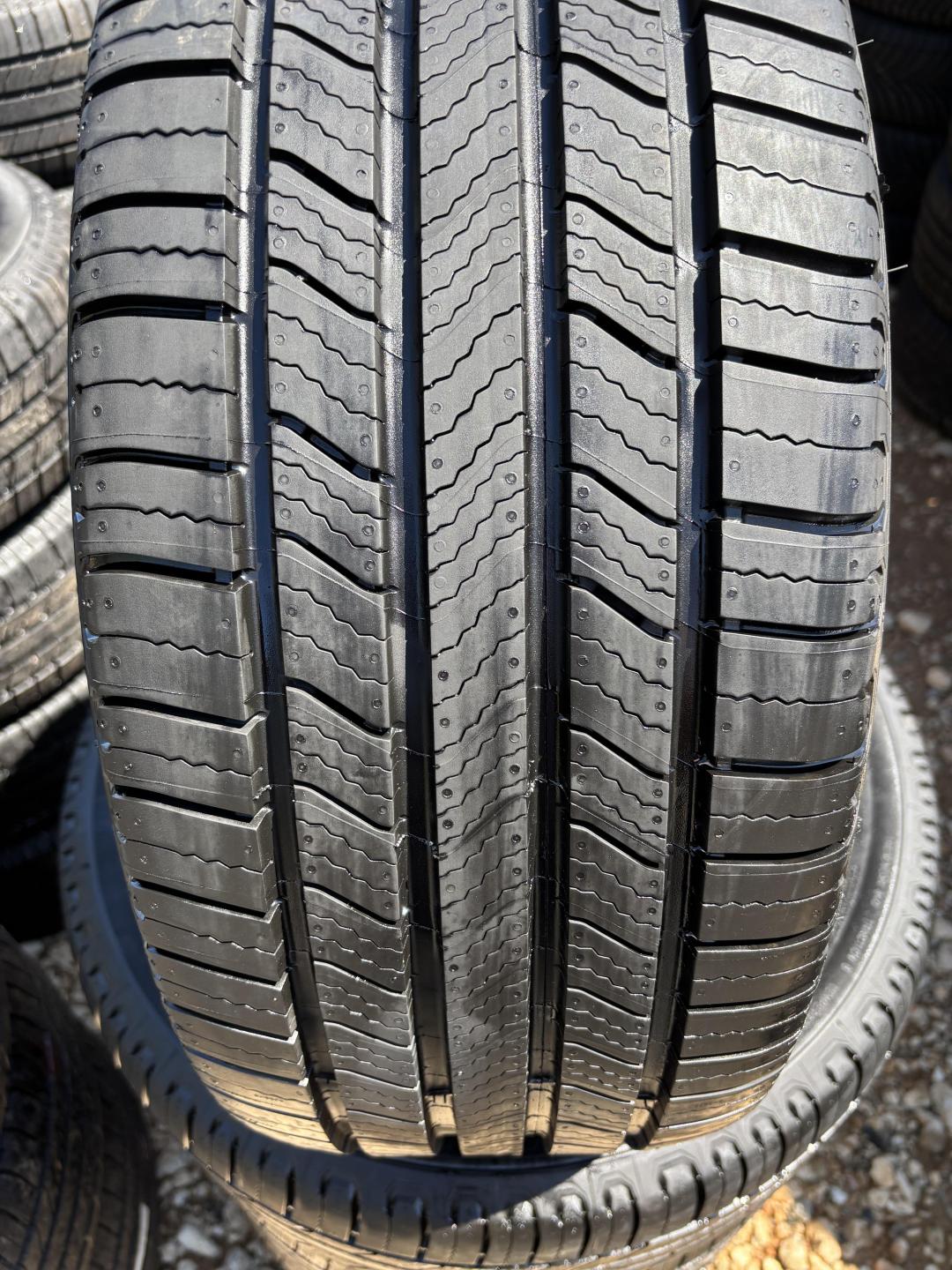 235/40r19 Michelin Defender 2