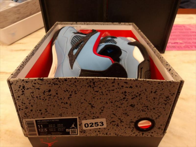 253 - Air Jordan sz 11