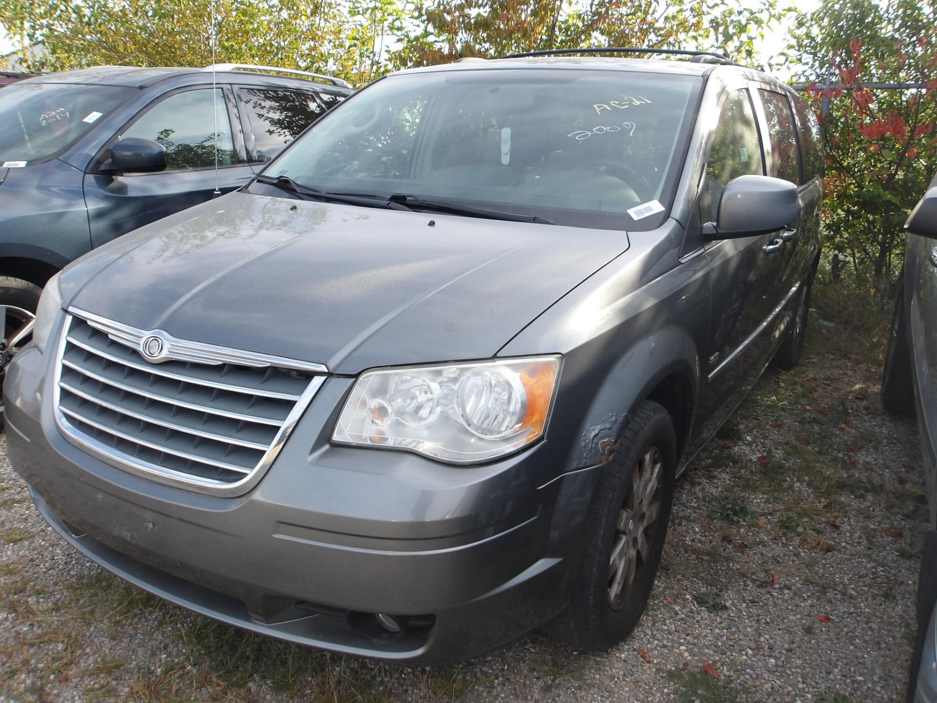 AC21 - 2009 Chrysler Town & Country