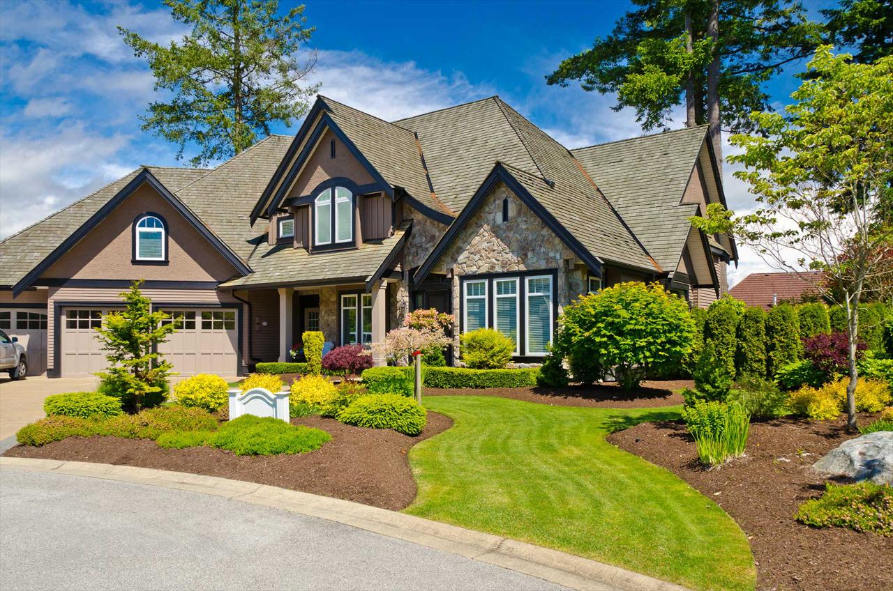 RESIDENTIAL & COMMERCIAL LANDSCAPE MAINTENANCE SERVICES