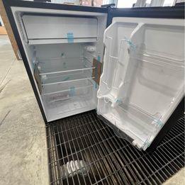 BLACK+DECKER 4.3 Cu Ft Compact Refrigerator with Freezer in Black- Item 867