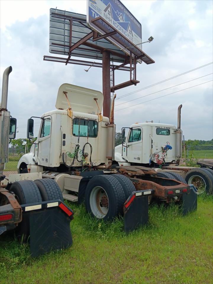 2006 Freightliner Columbia 120 - Lot # T1122