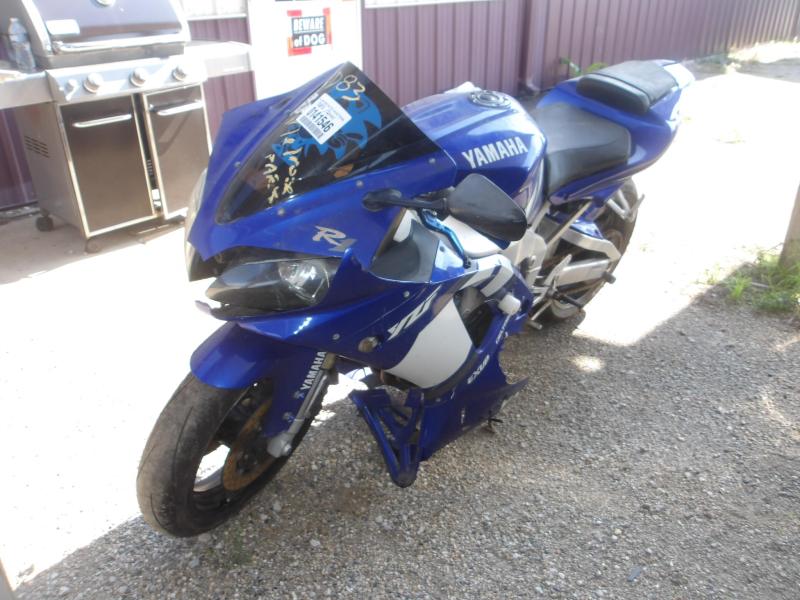 D83  - 2001 Yamaha YZF-R1