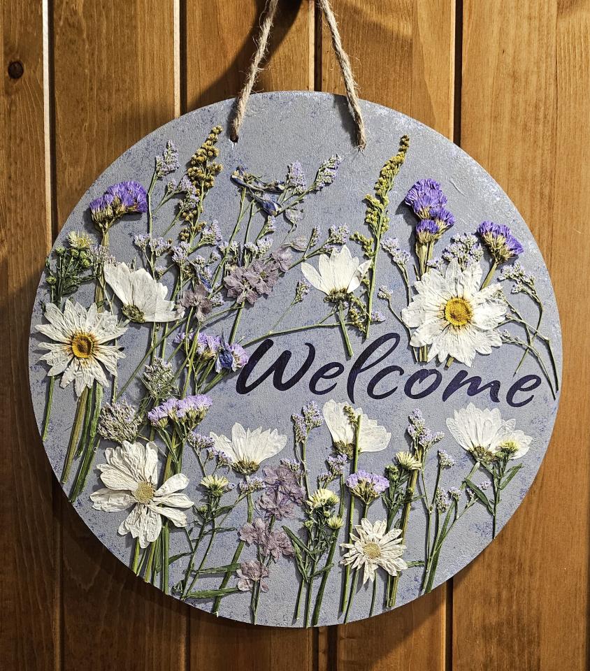 Welcome Sign, Daisies