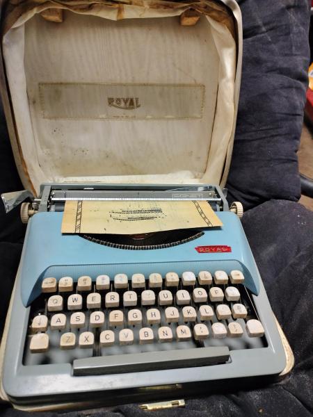 Royal antique typewriter