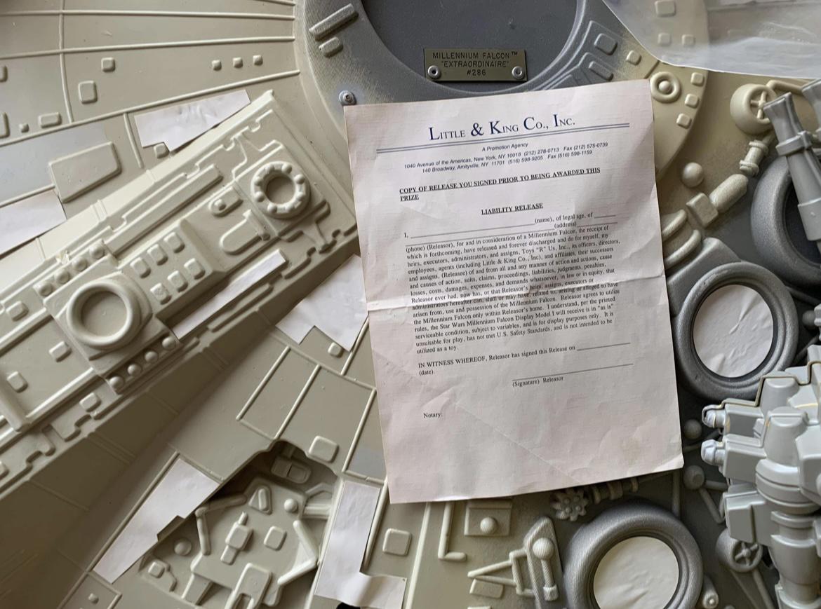 Star Wars Toys R Us Millennium Falcon Extraordinaire