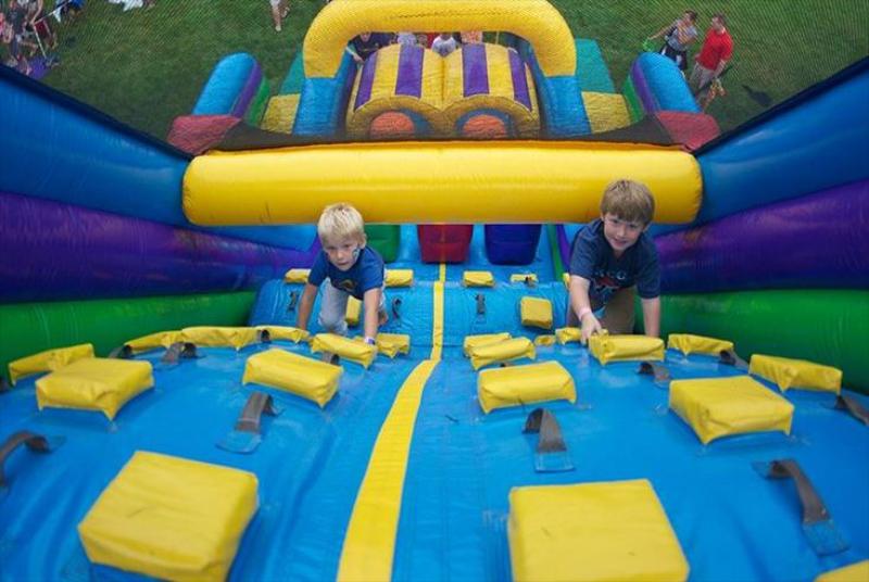 22' Vertical Rush with 40' Obstacle Course