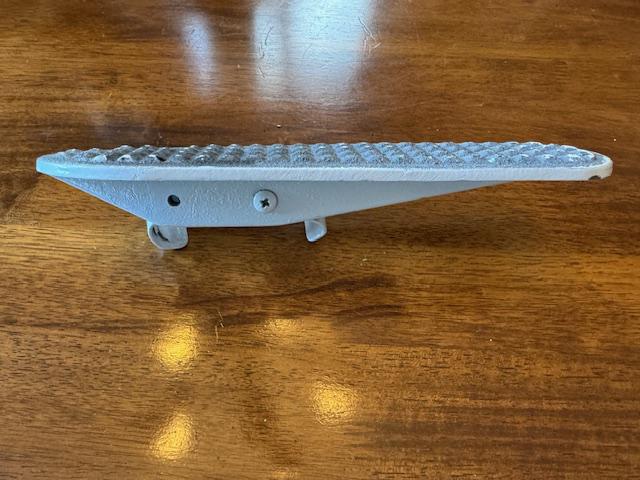 Cessna 150, 172 & 182 RIGHT Gear Leg Step With Mounting Bracket. Used.