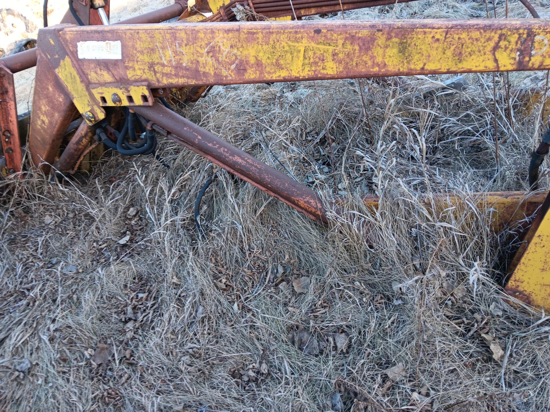 EzeeOn Tractor Loader With Grapple - Lot # N1032