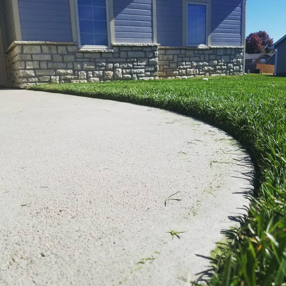 Ace Lawn Care provides a full range of professional lawn care and landscaping services at affordable prices.