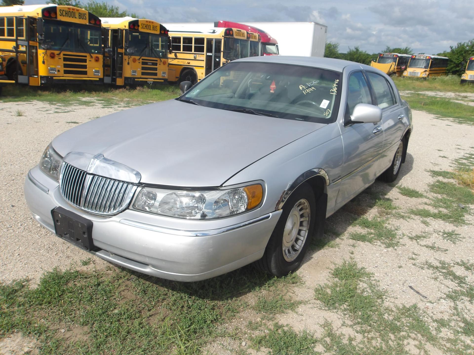 A106 - 1999 Lincoln Town Car Executive