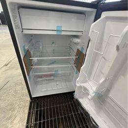 BLACK+DECKER 4.3 Cu Ft Compact Refrigerator with Freezer in Black- Item 867