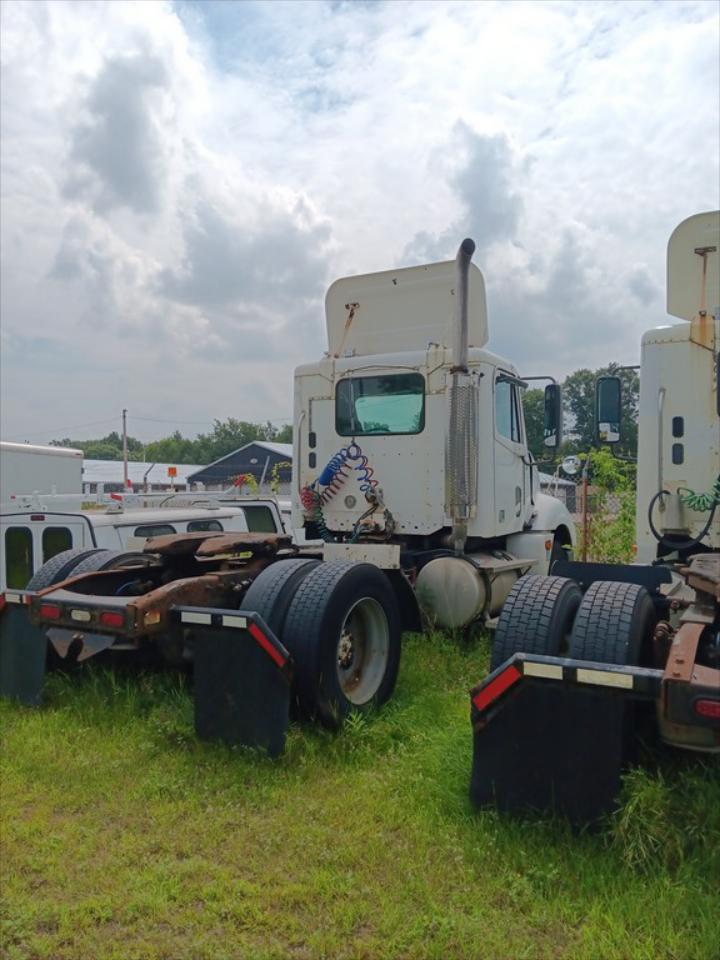2005 Freightliner Columbia 120 - Lot # T1125
