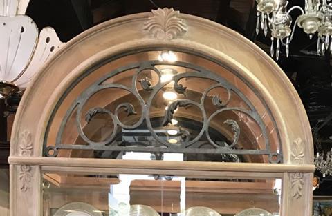 HENREDON ILLUMINATED CHINA CABINET