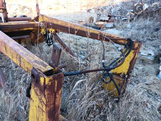 EzeeOn Tractor Loader With Grapple - Lot # N1032