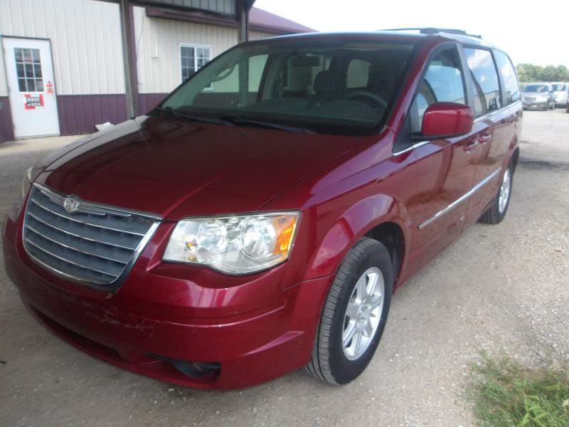 A214 - 2010 Chrysler Town & Country