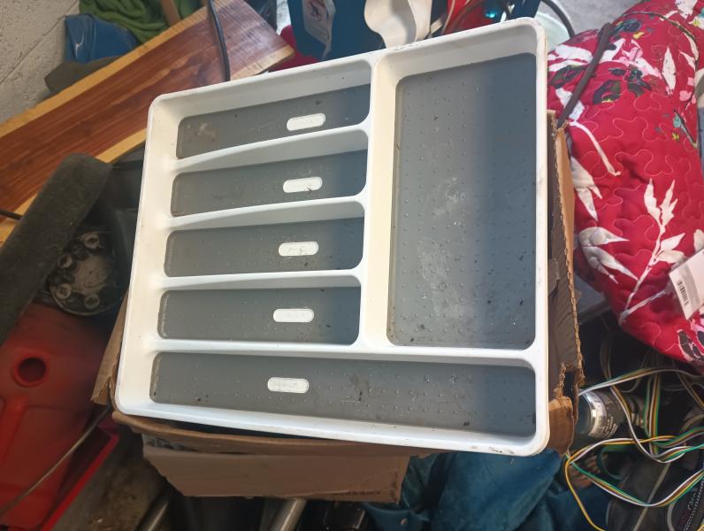 Assorted kitchenware