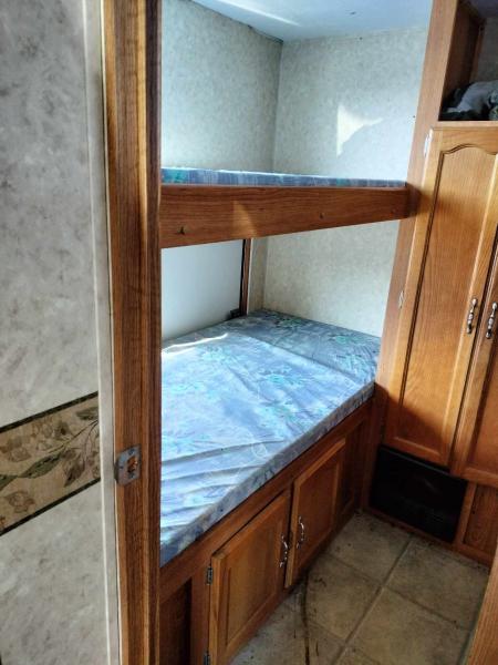 2007 PALOMINO BY FOREST RIVER Puma 32' Bumper Pull Camper