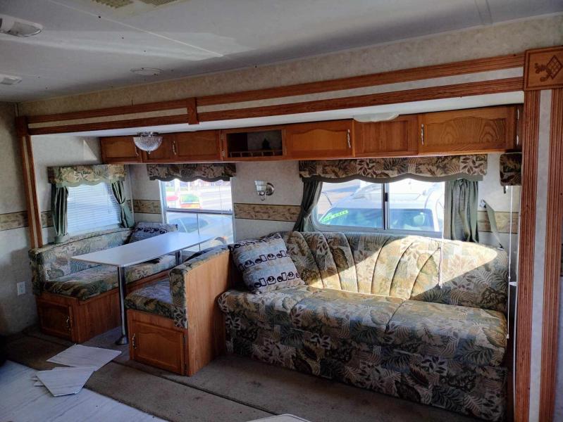 2007 PALOMINO BY FOREST RIVER Puma 32' Bumper Pull Camper