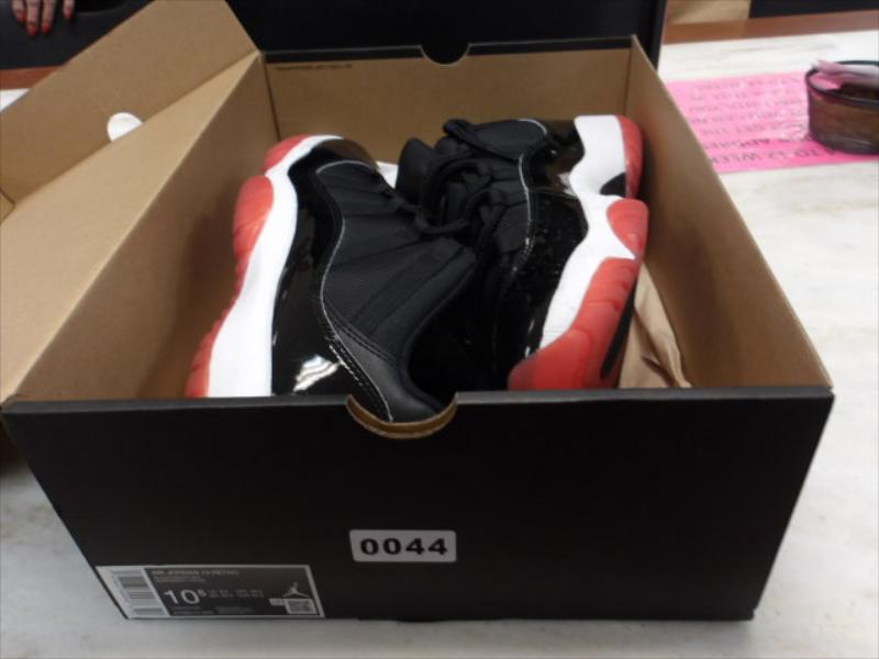 A44 - Air Jordan sz 10.5