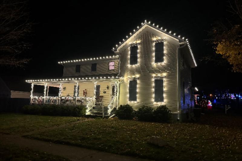 Santa&rsquo;s Elf Package &ndash; Full Home Holiday Lighting with Accents
