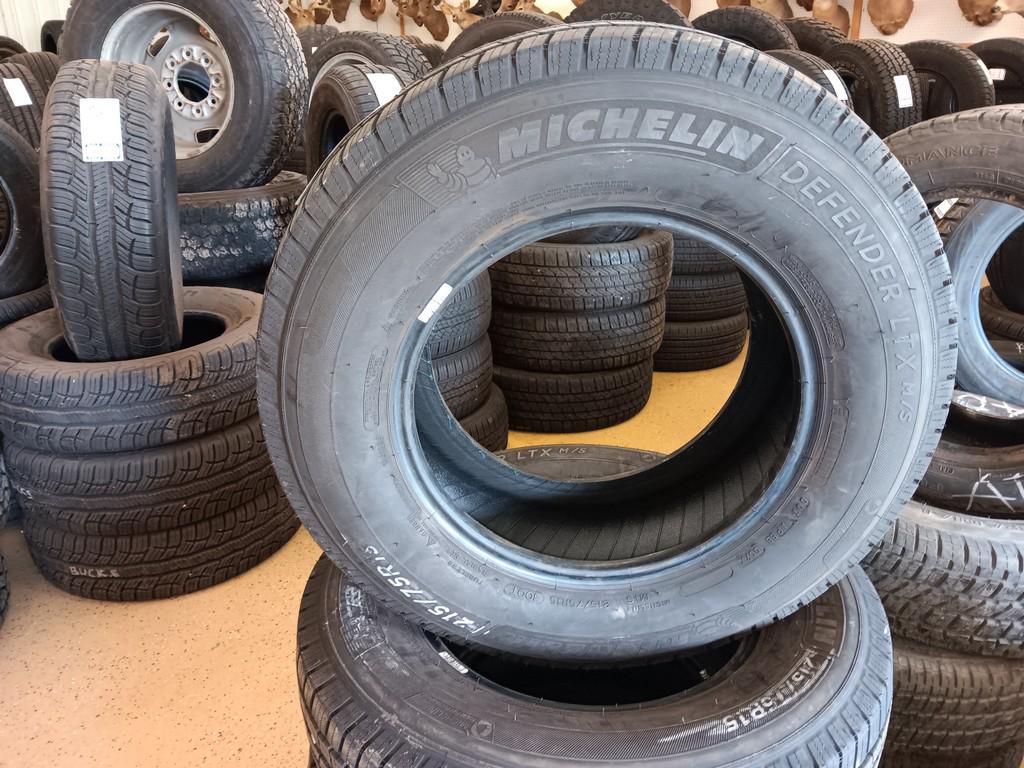 195/60R15 Performance Radial Tires Set of 4