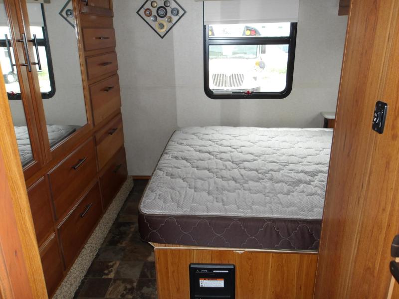 T14 - 2016 Jayco Motorhome - Ford Chassis