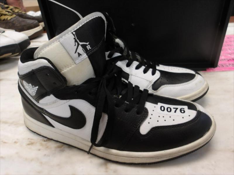76 Nike sz 11