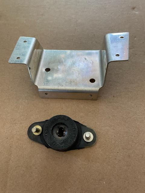 Cessna 150 Cowl Shock Mount Assembly. New Old Stock.