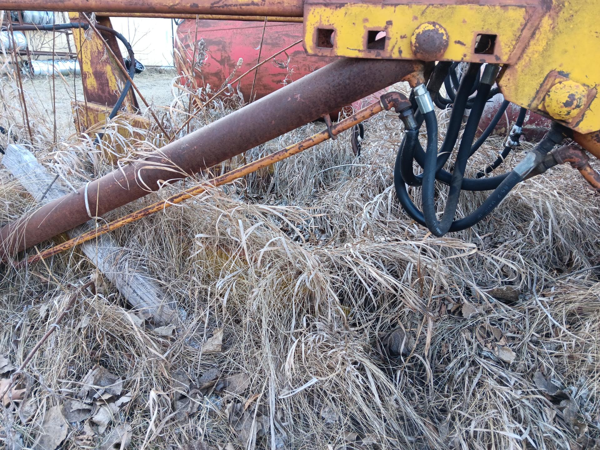EzeeOn Tractor Loader With Grapple - Lot # N1032