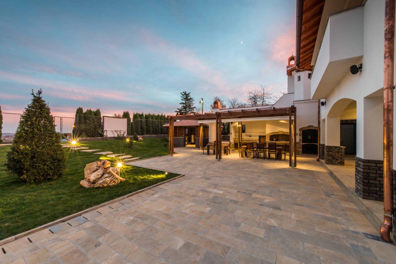 Paver Cleaning & Sealing
