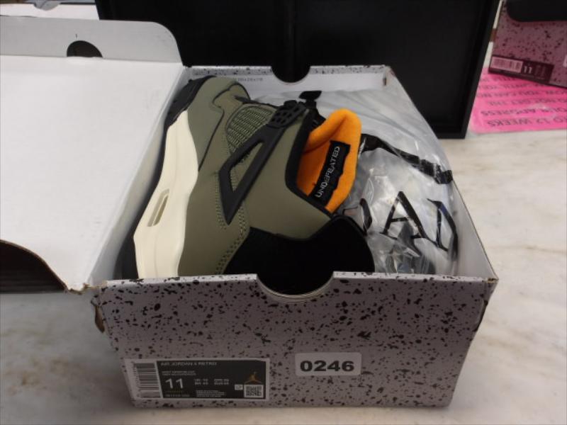 246 - Air Jordan sz 11