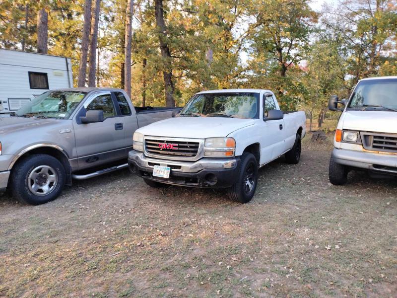 2006 GMC Sierra 1500 Regular Cab 4x4 with an 8' Box