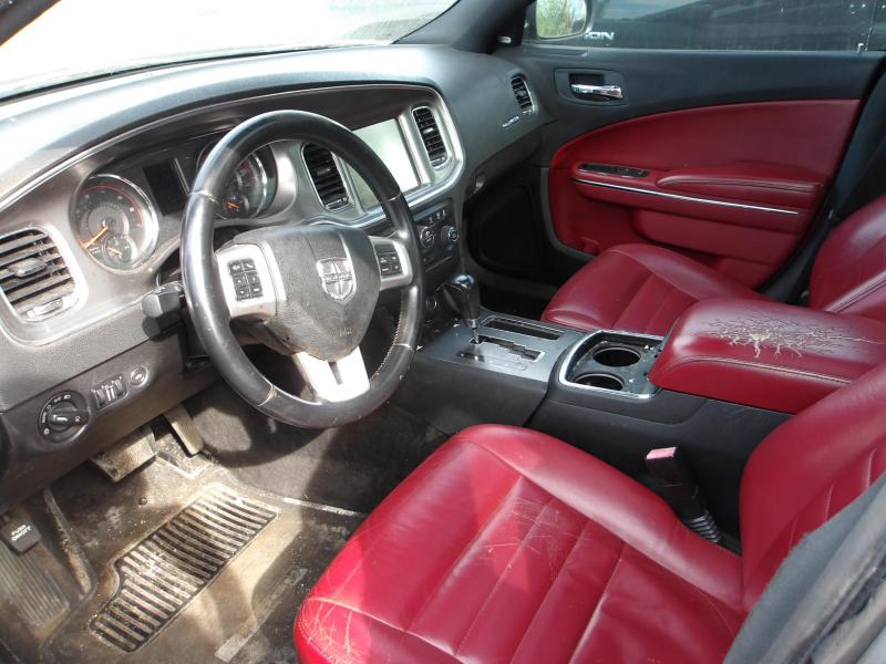 D8 - 2011 Dodge Charger SE